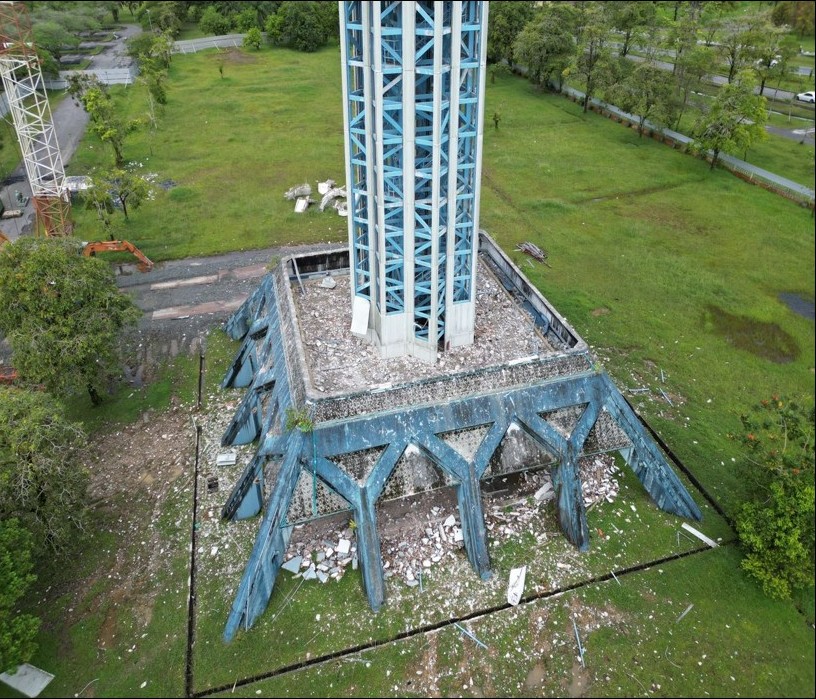 Meroboh Menara Masjid Jamek Sarawak