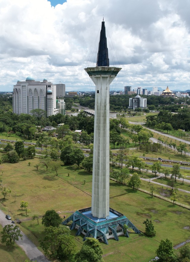 Meroboh Menara Masjid Jamek Sarawak